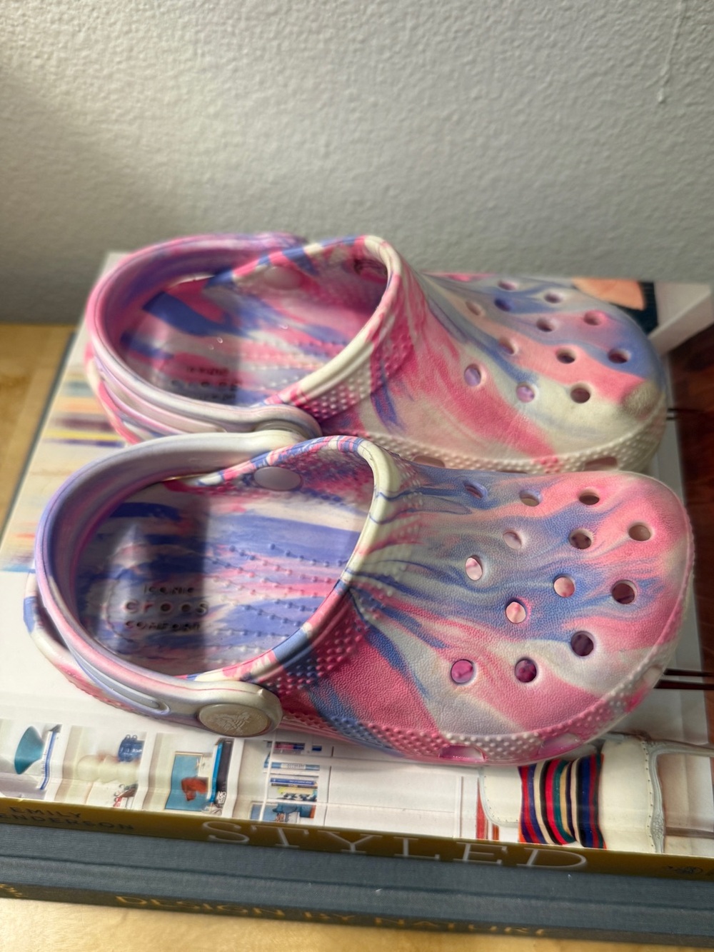 Crocs Girls Tie-Dye Pink/Purple Glow in the Dark